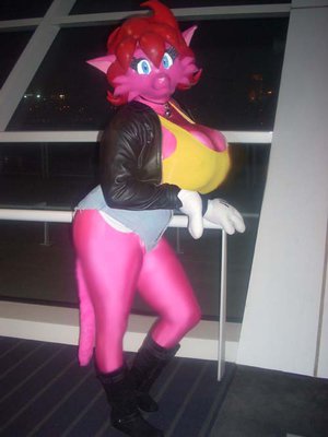 1219292401.roxikat_roxi-manip_at_anthrocon_2008.jpg